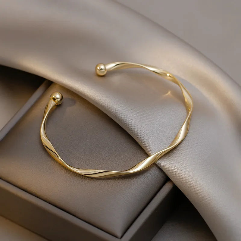 Elegancka bransoletka typu bangle